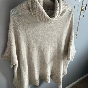 360 Cashmere Sahara short sleeved sweater L. Cowl neck. Light gray/light oatmeal